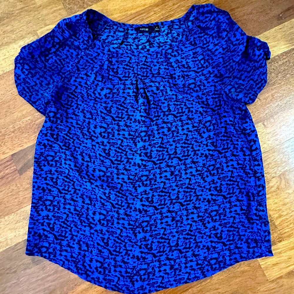 Selling a lightly used business casual shirt!